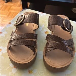 Soda Brown Textured Sandals brand new